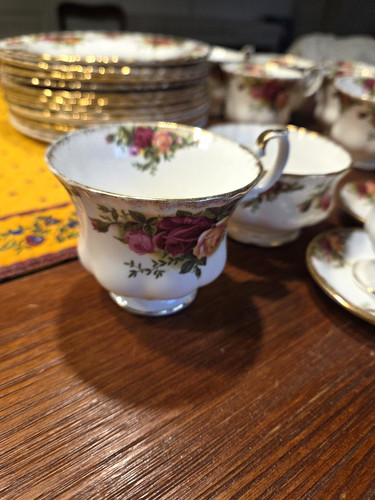 Royal albert old - country, roses